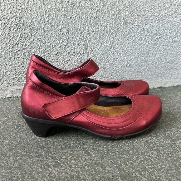 NAOT Mary Jane Comfort Shoes Shiny Red One Small Flaw Read Description Sz 37 - Picture 3 of 9